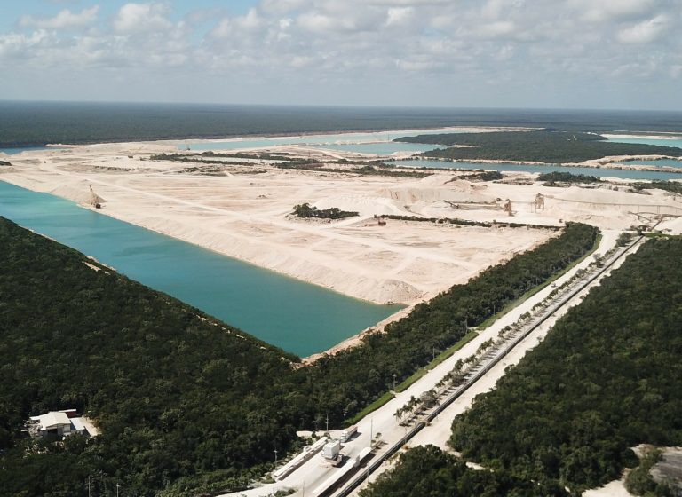«🌿 Mina Calica vs. Naturaleza: La lucha por el futuro ambiental de Playa del Carmen 💔»