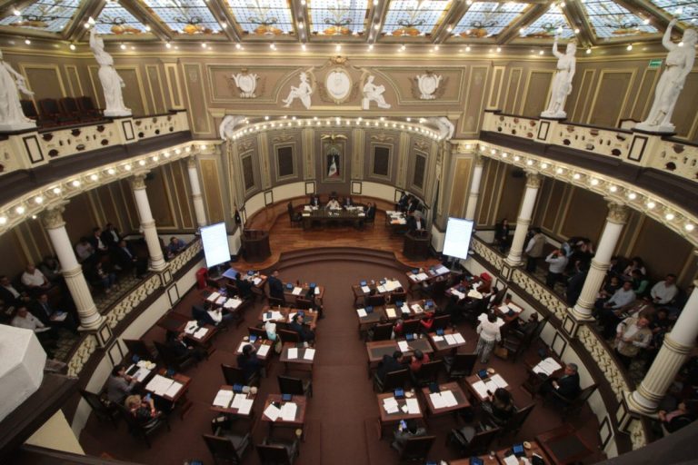 En el Congreso de Puebla: Reforma, Acción y Cambio! ¡No te lo pierdas! 📱🔥