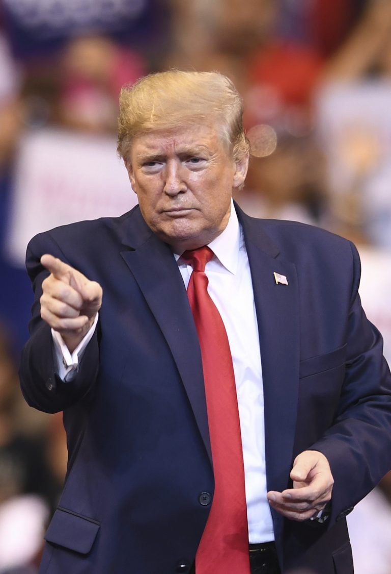 Trump anuncia un arancel del 25% a productos de México y Canadá