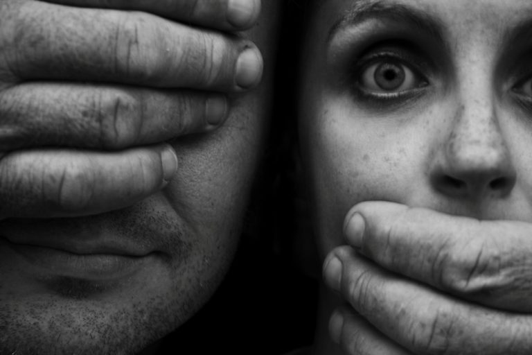 UN LLAMADO A NO SEÑALAR A LAS NO RESPONSABLES DE LA VIOLENCIA DE GÉNERO