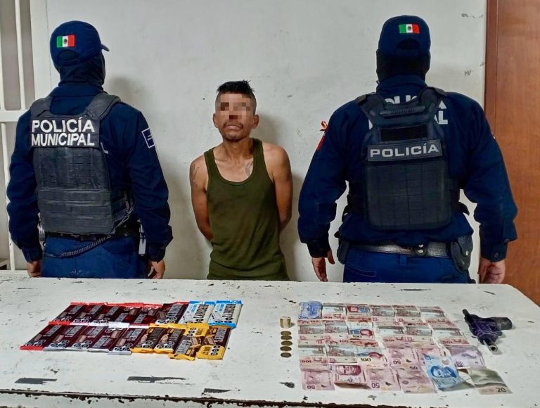 Detienen a presunto asaltante en Cuautlancingo con dinero y armas en su poder