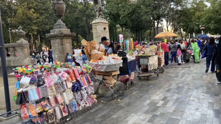 Ambulantaje desborda el Centro Histórico