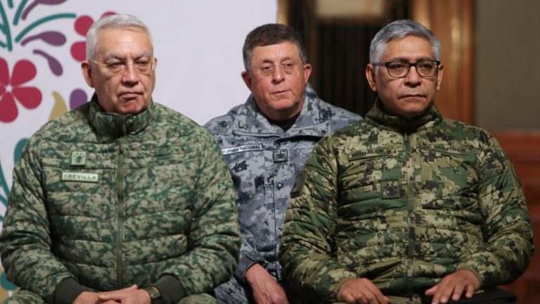 El arresto de un vicealmirante sacude a la Marina y fortalece al Ejército en México
