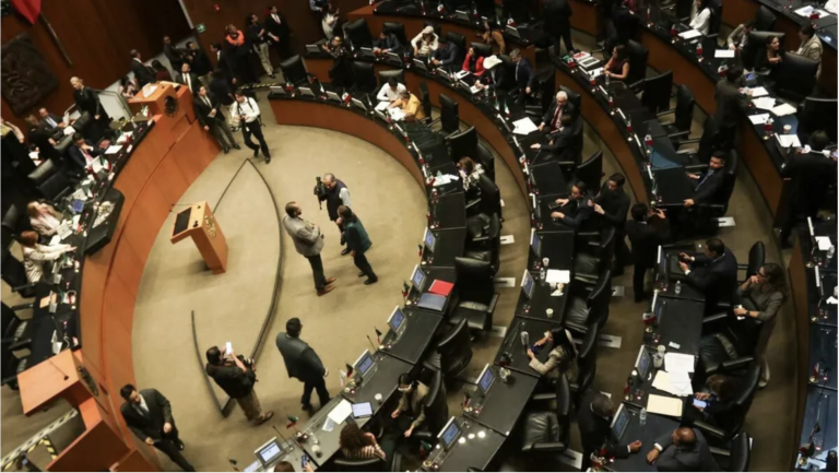 Senado avala en comisiones reforma a la Ley de Amparo; oposición acusa regresión en derechos