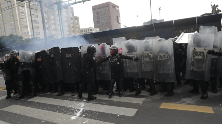 Clara Brugada reconoce a policías lesionados en marcha del 2 de octubre; recibirán bono de compensación