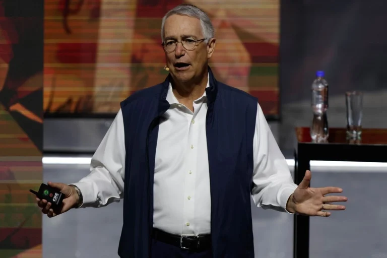 Corte de Nueva York multa a Ricardo Salinas Pliego por más de 21 millones de dólares