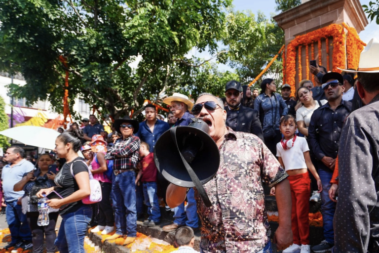 Miles marchan en Uruapan para exigir justicia por el asesinato del alcalde Carlos Manzo