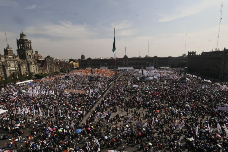 Más de 600 mil asistentes llenan el Zócalo en respaldo a Sheinbaum por los siete años de la 4T