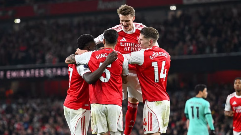 Arsenal sufre, Salah hace historia y la Premier League aprieta en la Matchweek 16