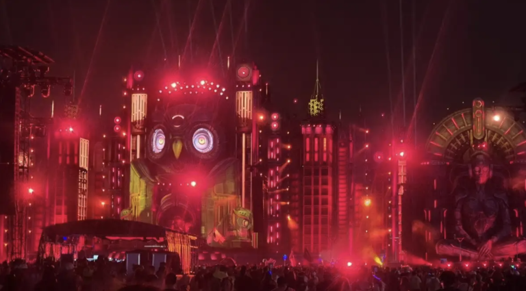 EDC enciende la CDMX con 110 mil almas en su primera noche