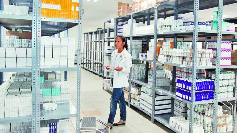 Gobierno reporta 97% de abasto de medicamentos y alista nuevo modelo de compras