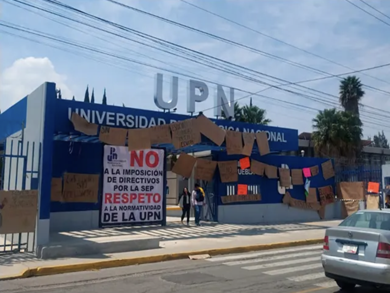 Protestas en escuelas normales de Puebla se extienden por tercer día tras destitución de directores