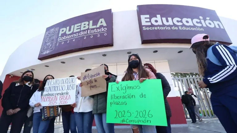 SEP Puebla recupera 300 plazas tras auditoría y anuncia su reasignación