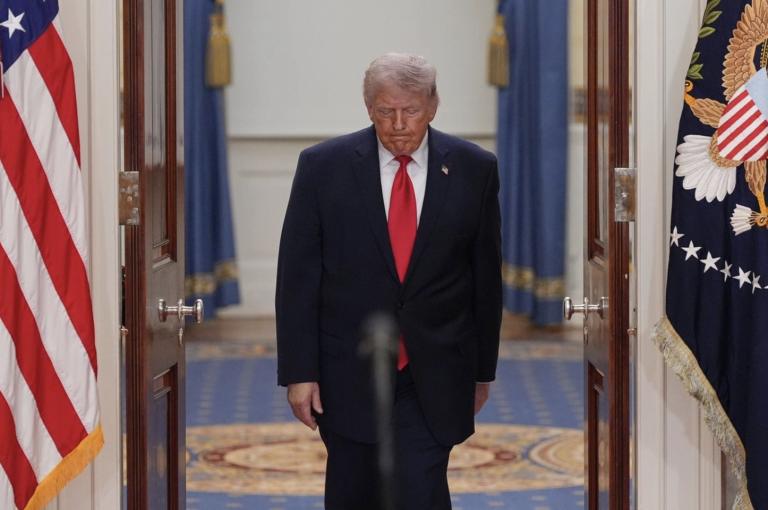 Trump amenaza con atacar infraestructura de Irán si no reabre el estrecho de Ormuz