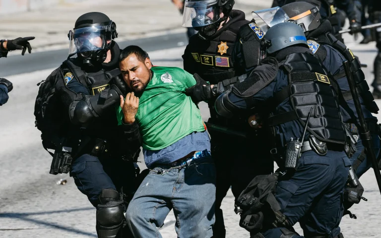 Detenciones de latinos sin antecedentes en EU superan los 6 mil al mes