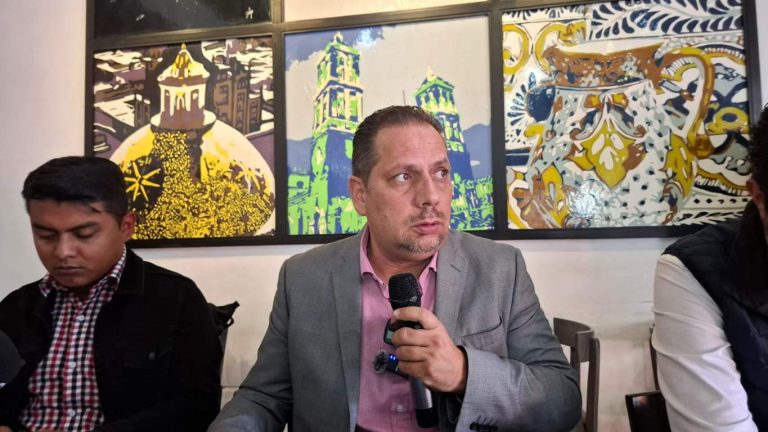Carvajal denuncia robo de rieles en Amalucan y advierte riesgo para la población